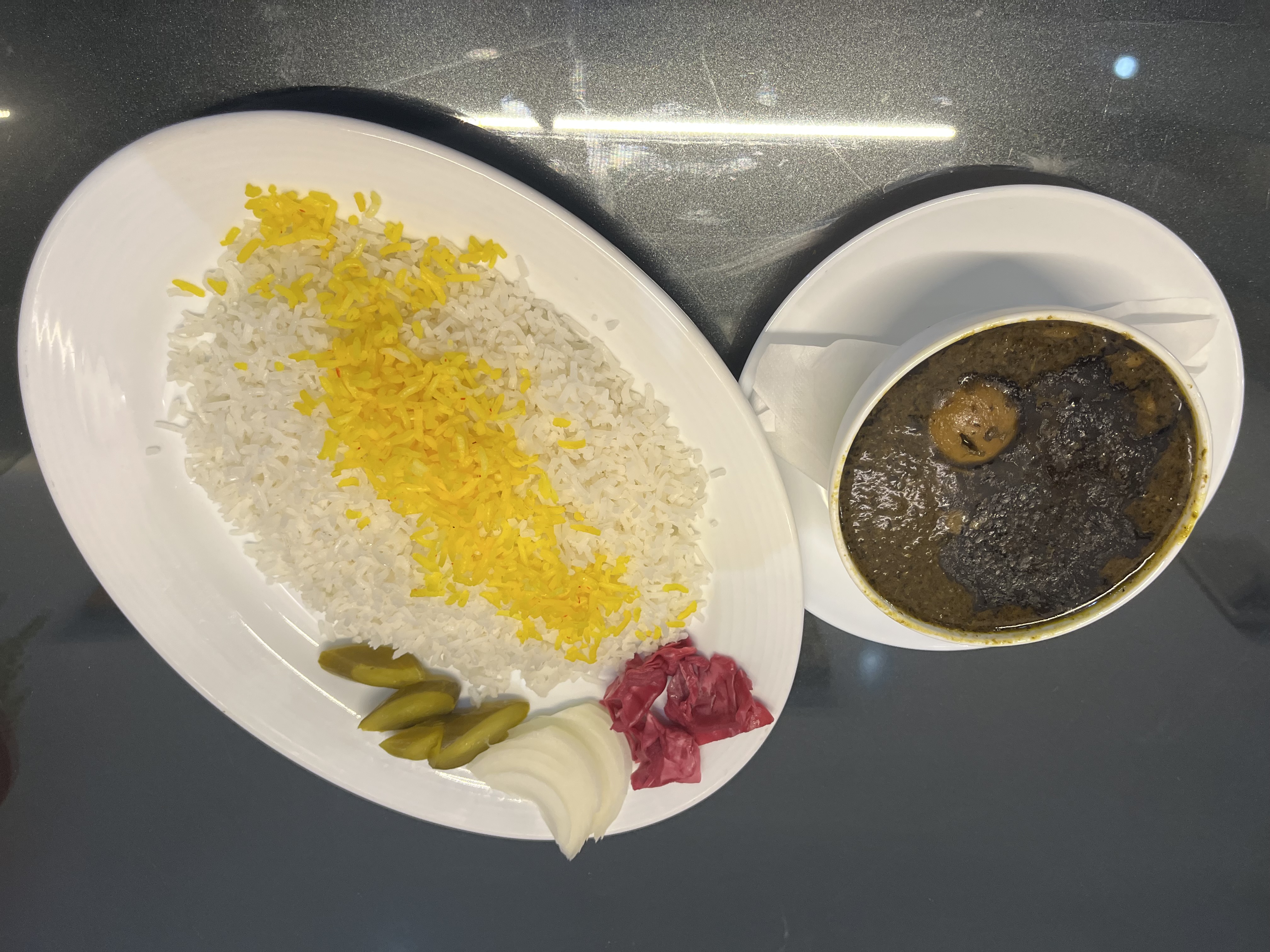 چلو خورشت قرمه سبزی